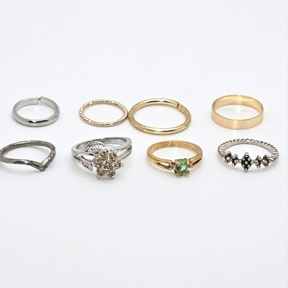 🟢3/$19🟢 Mixed Costume Ring Lot Various Sizes Gold Silver Gemstones - Picture 3 of 7